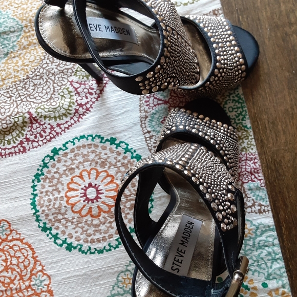 Steve Madden Gold and Black Size 6 High Heels - Picture 6 of 8